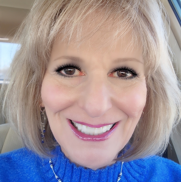 Meet your Posher, Alyce - Picture 1 of 1